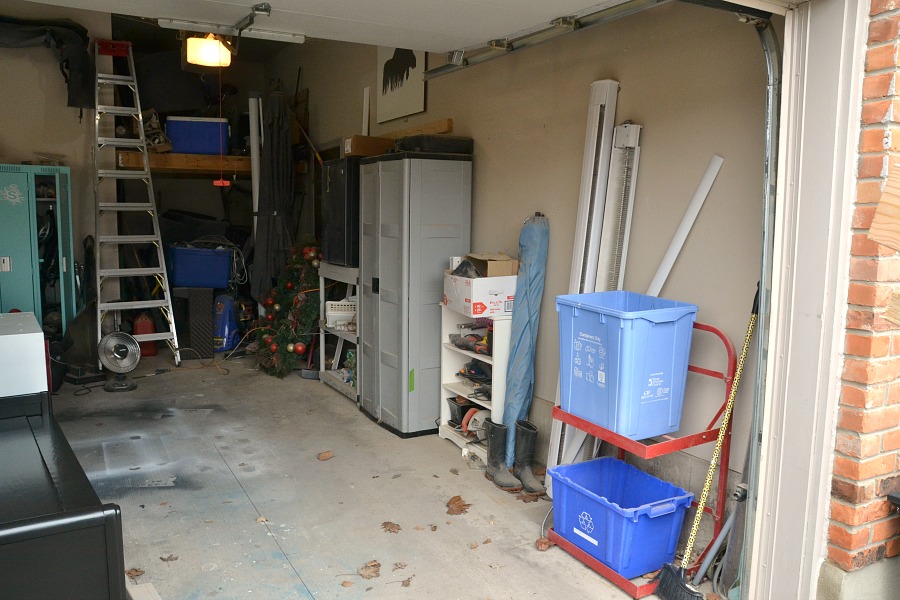 Garage shelving, easy garage shelves, garage organization ,organizing the garage, garage shelf
